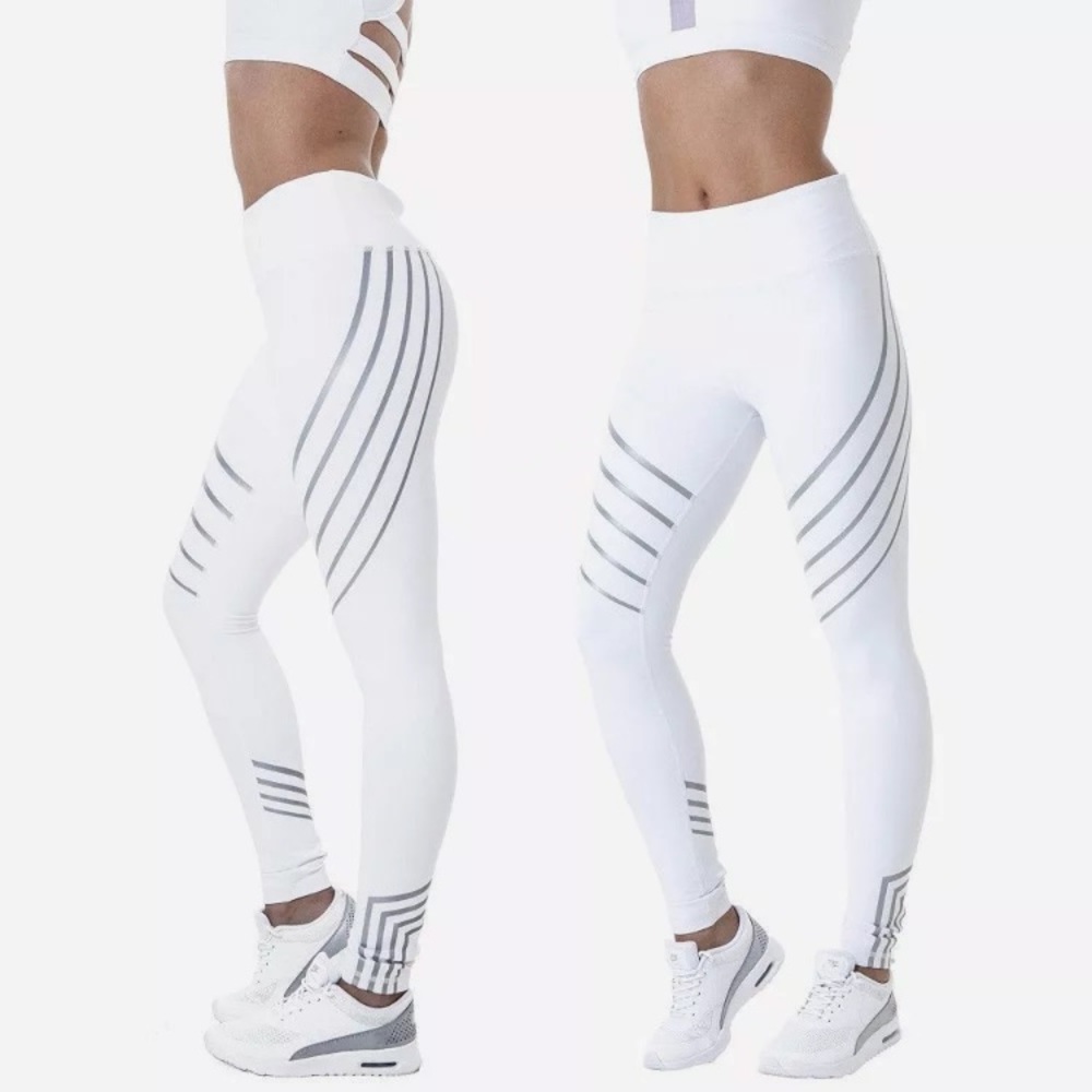 🍀Brand new white leggings S,M,L 💫🥰